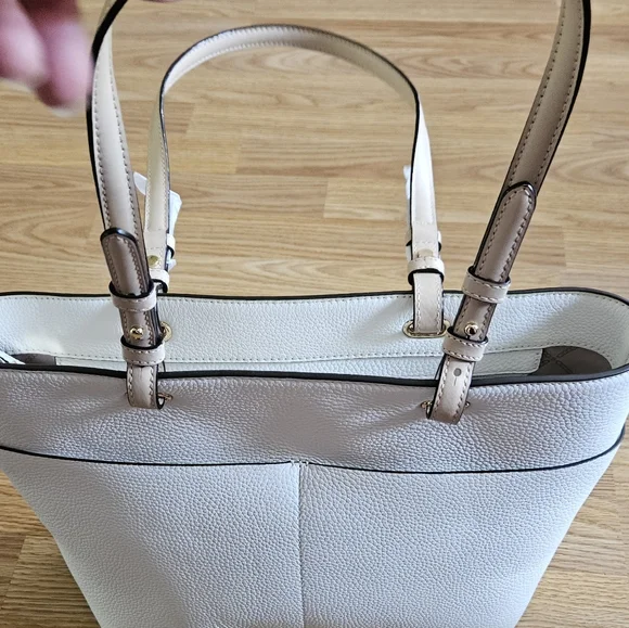 Michael Kors White Leather Tote Bag - Picture 3 of 9